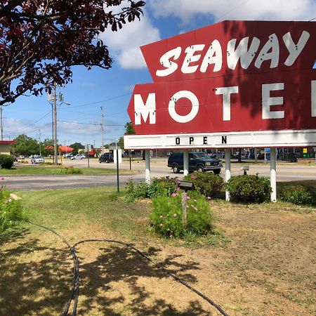 Seaway Motel Roosevelt Park Екстериор снимка