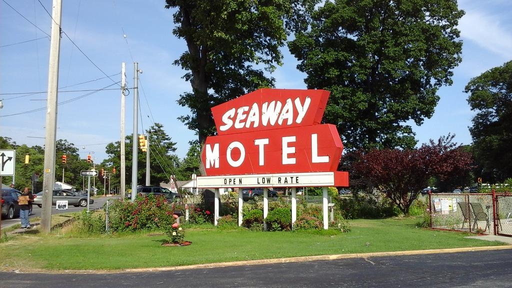 Seaway Motel Roosevelt Park Екстериор снимка