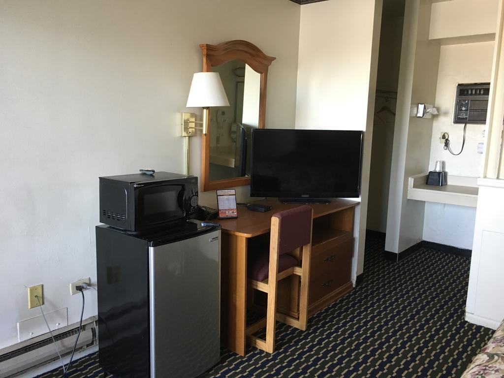 Seaway Motel Roosevelt Park Екстериор снимка
