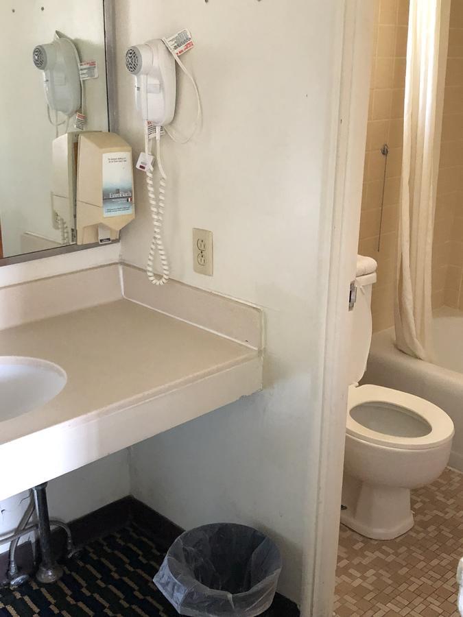 Seaway Motel Roosevelt Park Екстериор снимка