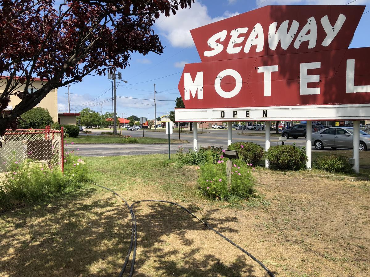 Seaway Motel Roosevelt Park Екстериор снимка