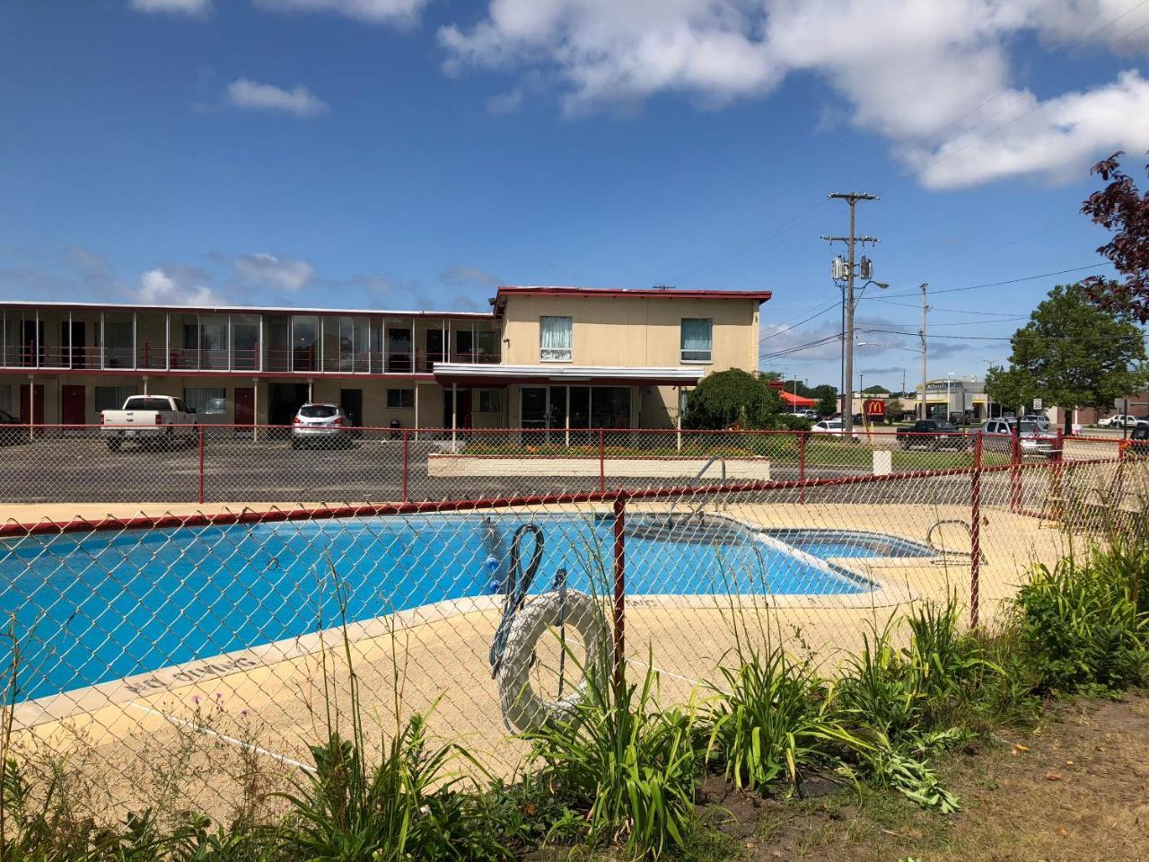 Seaway Motel Roosevelt Park Екстериор снимка