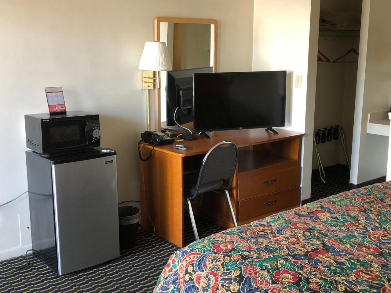 Seaway Motel Roosevelt Park Екстериор снимка