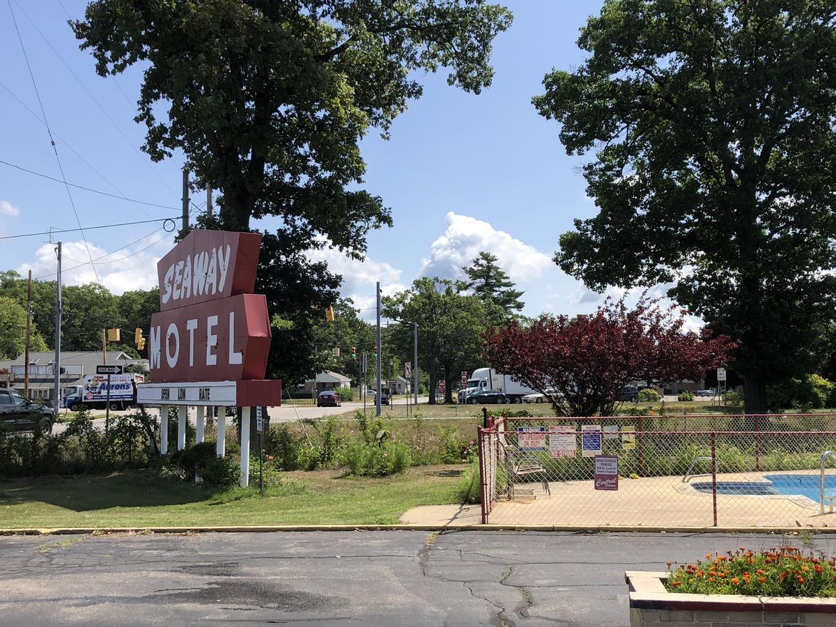 Seaway Motel Roosevelt Park Екстериор снимка