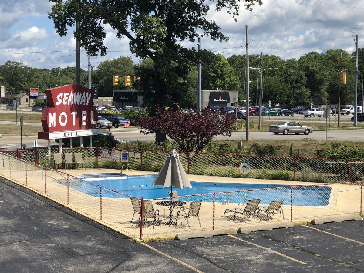 Seaway Motel Roosevelt Park Екстериор снимка
