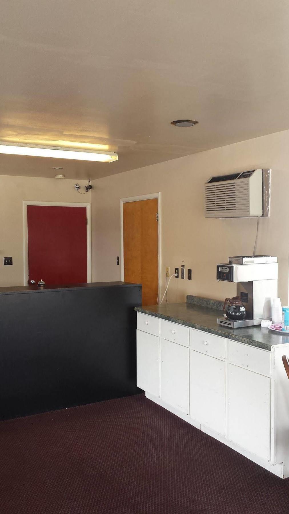 Seaway Motel Roosevelt Park Екстериор снимка