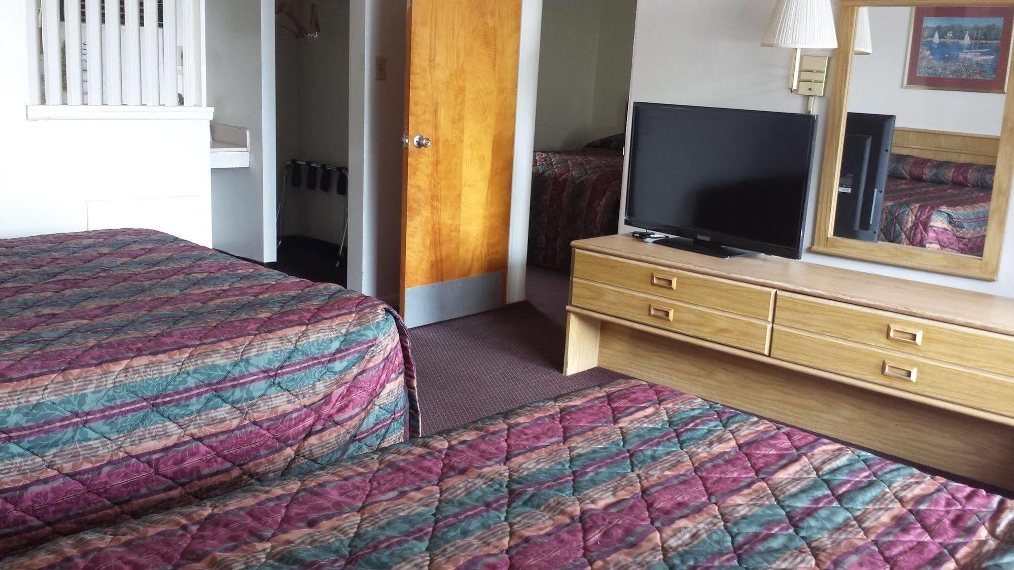 Seaway Motel Roosevelt Park Екстериор снимка