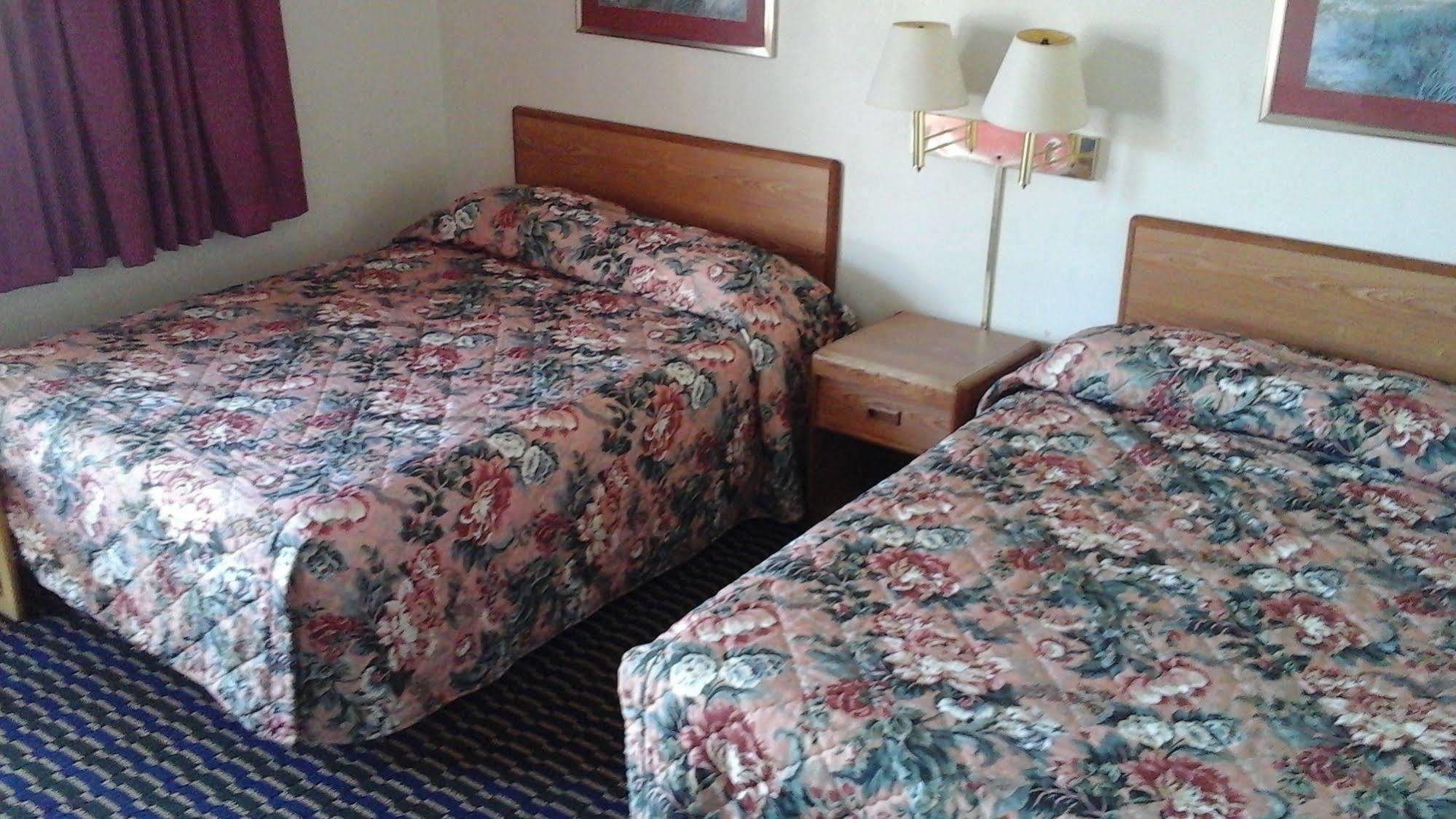 Seaway Motel Roosevelt Park Екстериор снимка