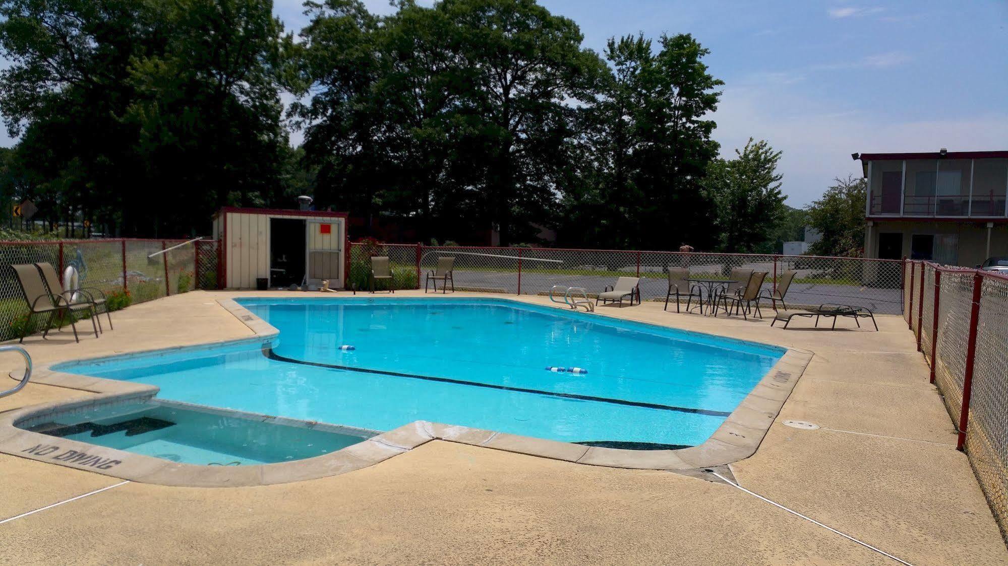 Seaway Motel Roosevelt Park Екстериор снимка