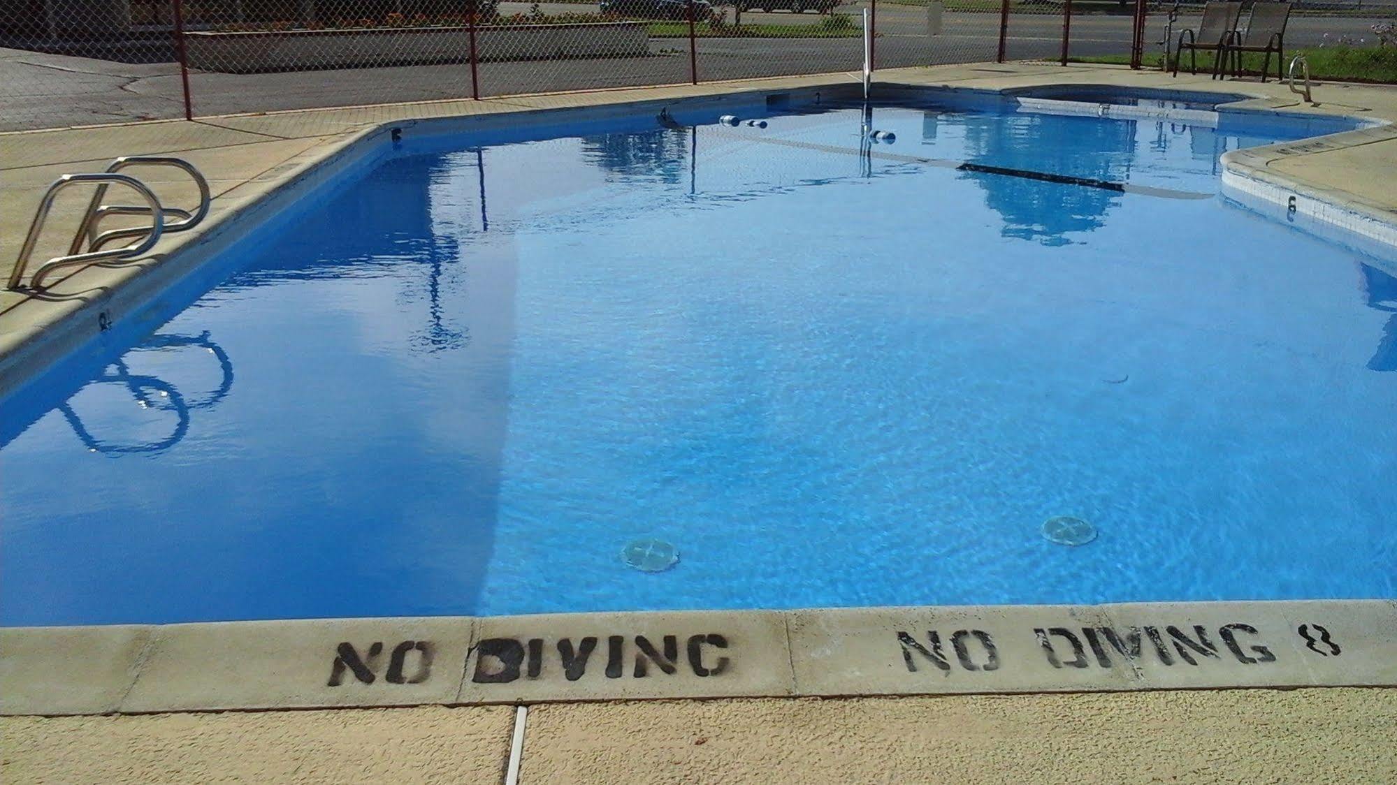 Seaway Motel Roosevelt Park Екстериор снимка
